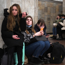 Lidé v Kyjevě opouštějí své domovy