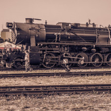 Lokomotiva řady 555.3 na historickém snímku.