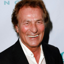 Joe E. Tata podlehl Alzheimerově chorobě, která mu byla diagnostikována již v roce 2014