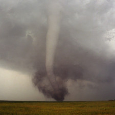 Kromě nejběžnějšího typu tornáda s jedním vírem je možno se setkat i s méně obvyklými typy: například tornádo s více víry či vodní smršť