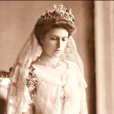 Princezna Alice byla od dětství prakticky neslyšící, přesto se naučila odezírat, znakový jazyk a hovořila anglicky, německy, francouzsky a řecky