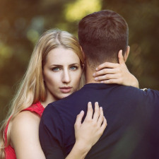 Mějte svůj život. Neseďte celý den u telefonu či počítače a nečekejte, kdy se ozve, a nesledujte, jestli je online