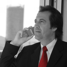 Profil neexistujícího politika vytvořil student za půl hodiny. Twitter ho ověřil