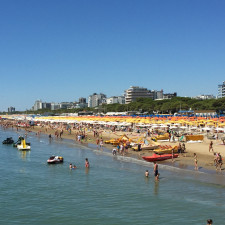 Lignano Sabbiadoro láká své návštěvníky na nekonečné zlaté pláže