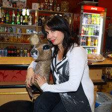 Herečka Nela Boudová si momentálně užívá dovolenou s jiným kolouškem, a to reportérem Janem Tunou