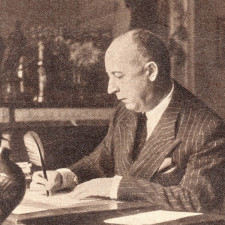 Módní návrhář Christian Dior diktoval v 50. letech minulého století, jak se mají ženy oblékat. Šil také pro muže v podobném duchu