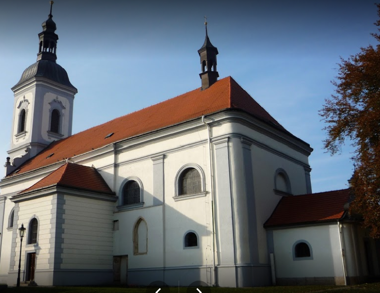 Překrásný zrekonstruovaný kostel byl původně gotický