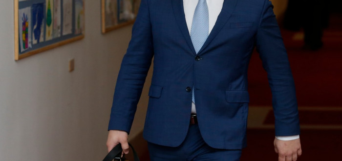 Předsedou strany byl zvolený 25. ledna 2020, když získal 205 hlasů z 357 platných