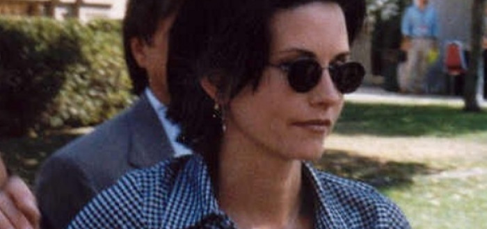 Courteney Cox to neměla nikdy jednoduché. Poplakala si nejen nad svou hvězdou. Další slzy ronila, když osmkrát potratila. Nakonec má dceru, která byla na houbách v době poslední série Přátel