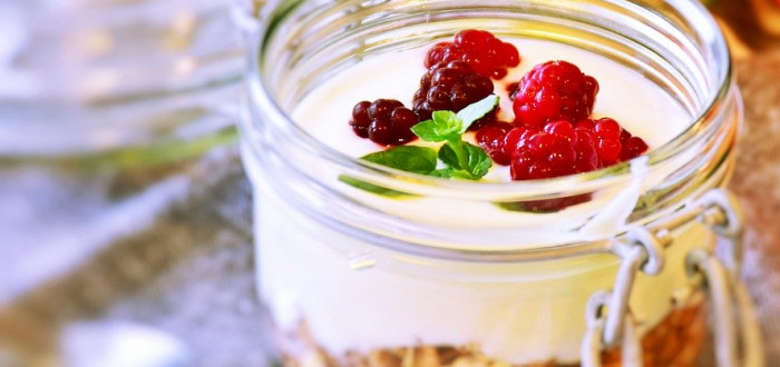 Smetanový krém můžeme doplnit ovocem