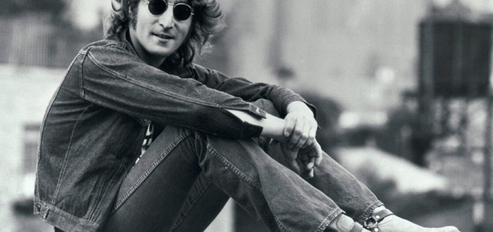 John Lennon měl humornou a otevřenou povahu. Býval často vzpurný až sarkastický